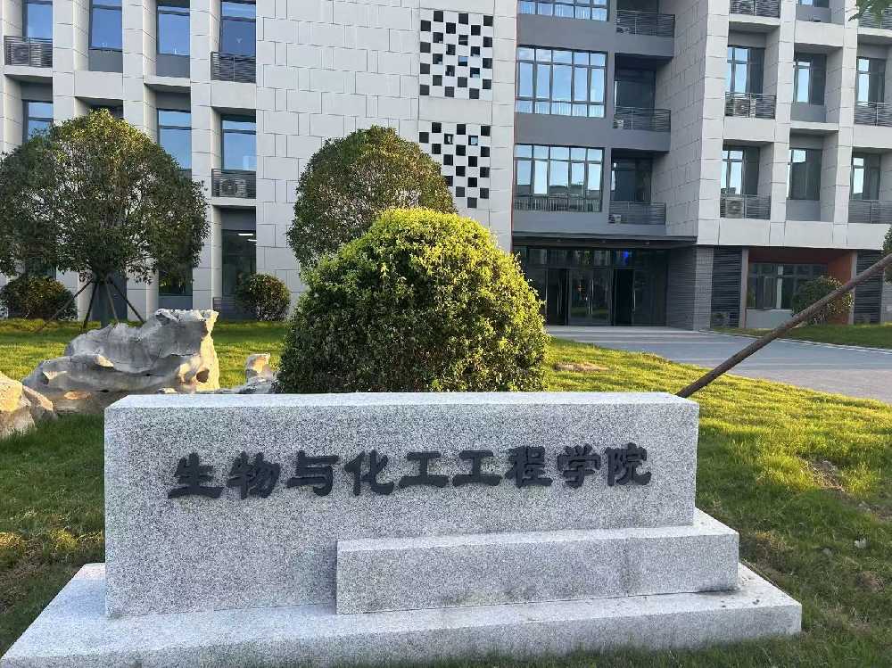 茌平区扬州职业大学体育场高杆灯项目